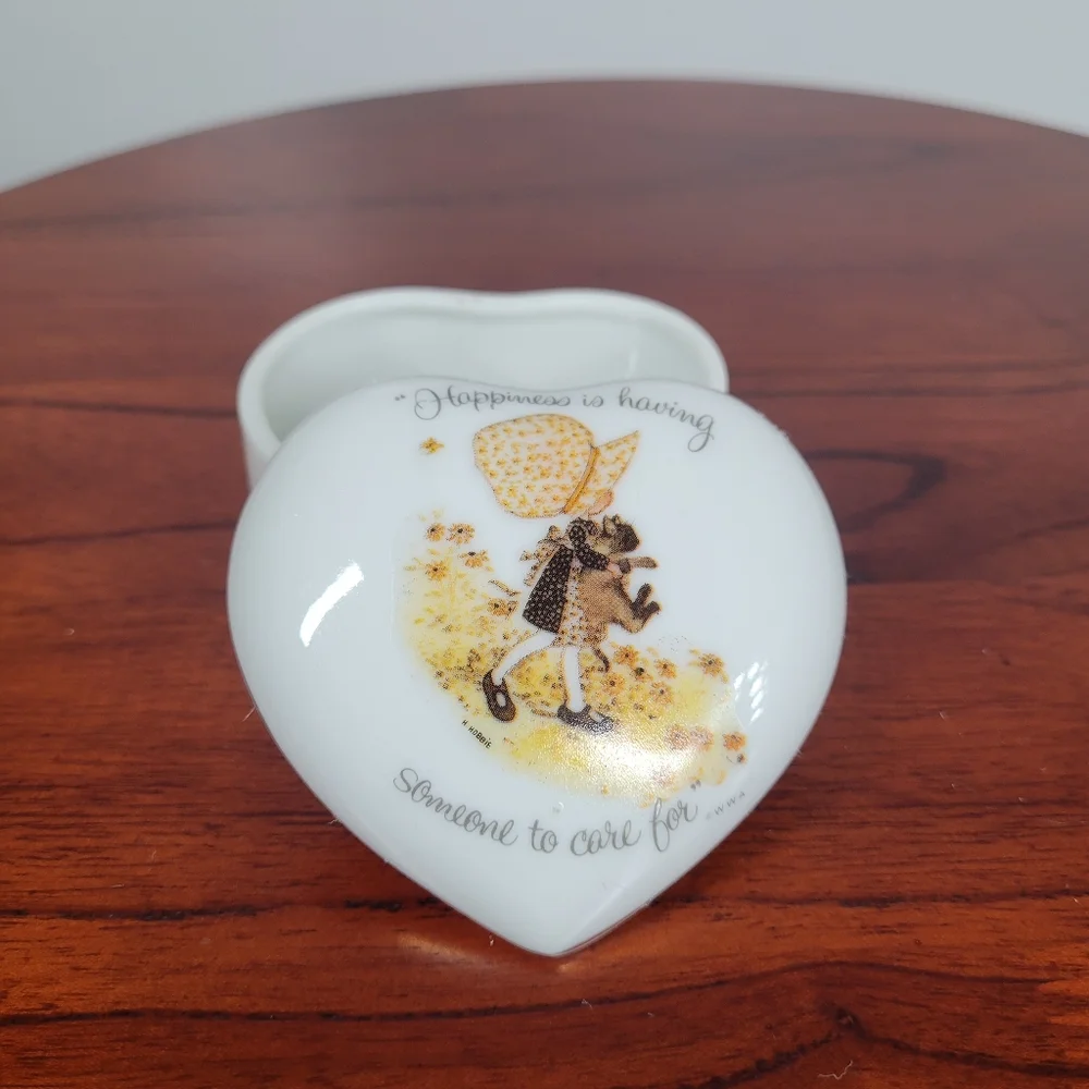 Holly Hobbie Heart Shaped Trinket Box Happiness Is Someone To Care For Vtg 1970s